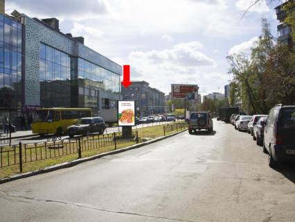 Ситилайт  в Киеве, 1.8x1.2  Гаврилишина вул. (колиш. вул. Василевської), 3, роздільник, навпроти супермаркету "Сільпо", ТРЦ "Smart Plaza", в бік просп. Берестейський (Перемоги) фото 1