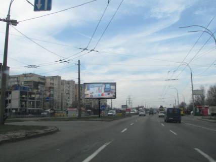 Скроллер A в Киеве просп. Романа Шухевича (Генерала Ватутіна), разделитель возле рынка "Десна", в сторону Північний міст (Московський міст) - 291958 фото 1