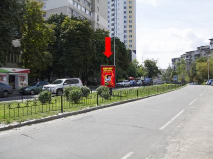 Сiтiлайт  у Києві, 1.8x1.2  Гаврилишина вул. (колиш. вул. Василевської), 7, роздільник, в сторону ТРЦ "Smart Plaza", просп. Берестейський (Перемоги) Фото 1