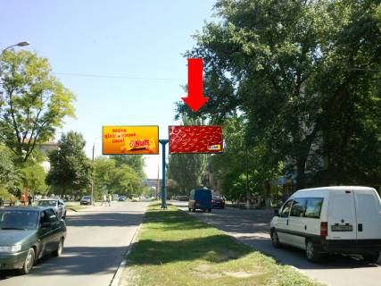 Билборд A в Херсоне, 3x6  Університетська вул. (кол. 40-річчя Жовтня вул.), 120 / 28-ої Армії вул., роздільник, до ТРЦ "Фабрика", з центру, права фото 1