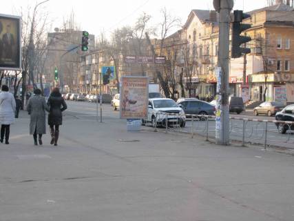 Ситилайт B в Кривом Роге, 1.8x1.2  Гагаріна пр., 13 - Єсеніна вул., зупинка "Дом советов" фото 1