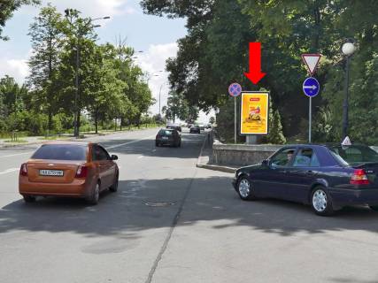Ситилайт A в Киеве, 1.8x1.2  Героїв Крут вул. / Дніпровський узвіз, навпроти церкви, в центр фото 1