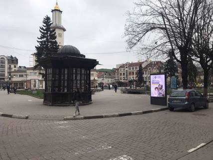 Видеоборд B в Ивано-Франковске, 1.8x1.2  Ринок пл., 2, з боку кафедрального собору - 420857 фото 1