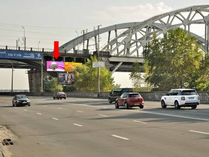 Билборд  в Киеве, 3x6  Дніпровська Набережна / Дарницький міст, світлофор, в бік Бажана пр., ліва фото 1