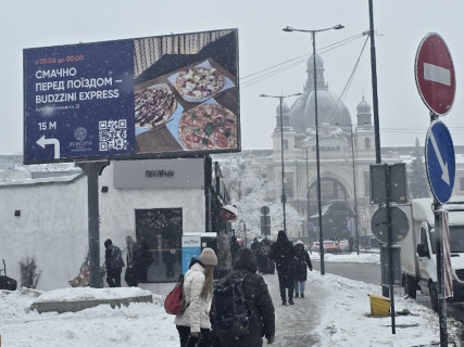 Билборд B в Львове, 3x6  Двірцева пл, 1, на паркувальному майданчику фото 1