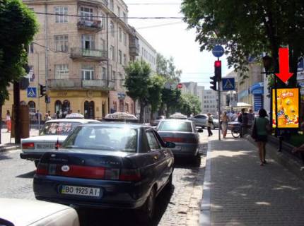 Ситилайт A в Тернополе, 1.8x1.2  Шевченка бул. / Руська вул., біля ЦУМу, справа фото 1
