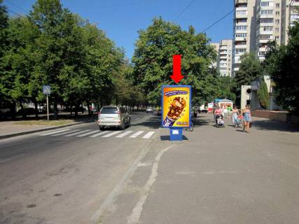 Ситилайт A в Черкассах, 1.8x1.2  Шевченка бул. / 700-річчя Черкас пл., біля ресторану "Папа Карло", в центр фото 1