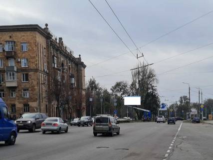 Billboard A in Zaporizhzhya Sobornij av. (kolis. Lenina av.) - Zaporiz'ka pl. (kolis. Lenina pl.), v storonu Dniprovs'ka GES, prajs za translaciu rolika 10 sek 1 raz / 2 hv z 6:00 do 23:00. Prorahunok insih konfiguracij utocnujte u menedzera Photo 1
