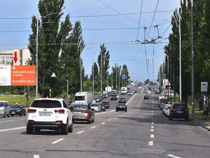 Билборд B в Киеве, 3x6  Драйзера вул. - просп. Червоної Калини (Володимира Маяковського)., Кінотеатр "Флоренція", в сторону Бальзака вул. фото 1