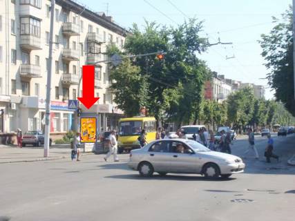 Сiтiлайт  у Житомирі, 1.8x1.2  Київська вул., 39 / Небесної Сотні вул. (кол. Московська вул.), біля ЦУМу, магазину "Плато", на світлофорі Фото 1