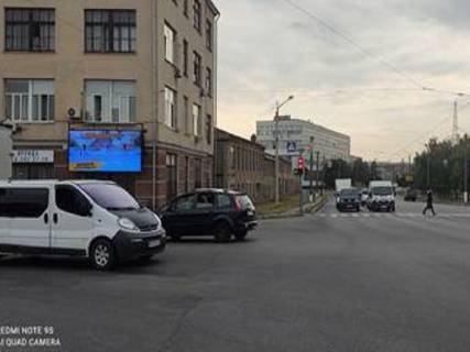 Видеоборд B в Харькове Гончарівський бульвар (Конєва вул.)., 21, прайс за ролик 10 сек, 1 вих / 4 хв з 7:00 до 23:00. Прорахунок інших конфігурацій уточнюйте у менеджерів - 380793 фото 1