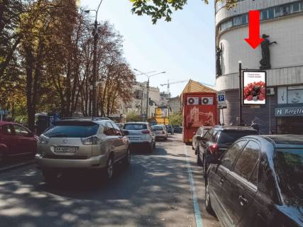 Citylight  in Kyiv, 1.8x1.2  L'vivs'ka pl., "Budinok Hudoznika", v storonu Bul'varno-Kudravs'ka st. (kolis. Vorovs'kogo st.), Aroslaviv Val st. Photo 1