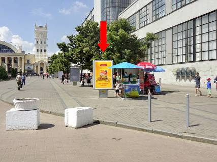 Ситилайт A в Харькове, 1.8x1.2  Привокзальна пл., ближній до Котляра (Червоноармійська, Конарєва), кафе "FreshLife" фото 1
