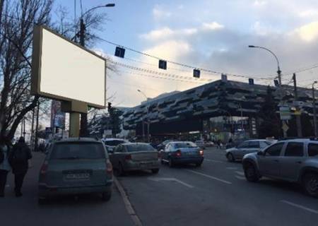 Видеоборд A в Киеве Антоновича вул. (Горького)., 169, в сторону Либідської пл., на світлофорі, прайс за трансляцію ролика 10 сек, 1 раз / 90 сек з 7:00 до 22:00 - 289235 фото 1