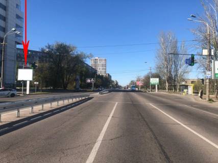 Backlight B in Dnipro (Dnipropetrovsk) Naberezna Peremogi st., 82B, na svitlofori Photo 1