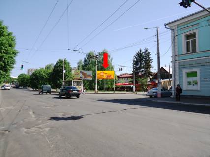 Билборд  в Житомире, 3x6  Бердичівська вул. / Коцюбинського вул., біля Приватбанку, на світлофорі, з центру фото 1