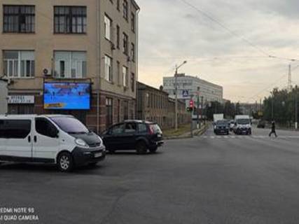 Видеоборд B у Харкові Гончарівський бульвар (Конєва вул.)., 21, прайс за ролик 10 сек, 1 вих / 4 хв з 7:00 до 23:00. Прорахунок інших конфігурацій уточнюйте у менеджерів - 380796 Фото 1