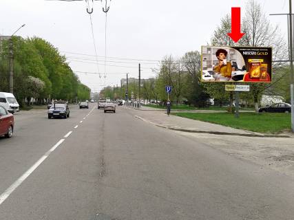 Билборд  в Львове, 3x6  Патона вул., 4, на острівці безпеки, АЗС "ОККО" фото 1