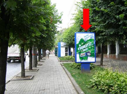 Citylight  in Chernivtsi, 1.8x1.2  Geroiv Majdanu st. (kol. Cervonoarmijs'ka st.), 3, bila centru sucasnogo mistectva "Bunker" Photo 1