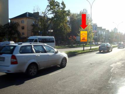 Ситилайт  в Ужгороде, 1.8x1.2  Свободи пр. / Капушанська (Перемоги) вул., роздільник, супермаркет "Фокстрот" фото 1