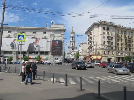 Видеоборд A у Харкові Павловська пл., 1/3, екран на фасаді ЦУМ, прайс за трансляцію ролика 10 сек, 1 вихід/3 хвилини, з 08:00-22:00, розрахунок для інших конфигурацій уточнюйте у менеджера - 367146 Фото 1