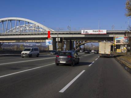 Бэклайт  в Киеве, 2.3x3.14  Дніпровська набережна / вул. Причальна, біля залізничного мосту, на світлофорі, в сторону мосту Патона фото 1