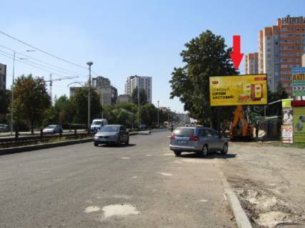 Призма A в Киеве Гузара пр. (колиш. Комарова), 42, в сторону просп. Леся Курбаса (50-річчя Жовтня) - 322740 фото 1
