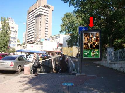 Ситилайт A в Киеве, 1.8x1.2  Петлюри вул. (колиш. вул. Комінтерну) навпроти 2/17, в сторону бул. Шевченко фото 1