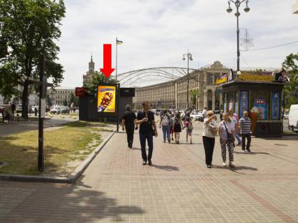 Ситилайт  в Киеве, 1.8x1.2  Хрещатик вул., 7/11, біля виходу зі ст. м. "Майдан Незалежності" в бік Незалежності пл. фото 1