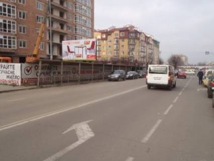 Билборд  в Ивано-Франковске, 3x6  Південний бульвар - Бельведерська (Московська) вул., біля магазину "Колібріс" фото 1