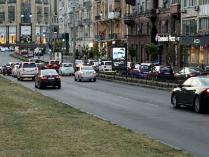 Видеоборд A у Києві Басейна вул., 19, розподілювач, в сторону Хрещатик вул., прайс за трансляцію ролика 10 сек 1вихід / 90 сек, з 0:00 до 23:59 - 394998 Фото 1