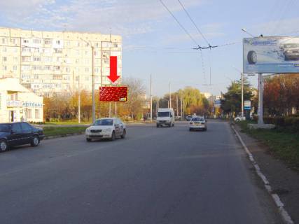 Билборд  в Черновцах, 3x6  Південно-Кільцева вул., 23/25, біля ринку, в бік Головної вул. фото 1