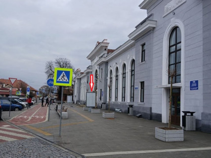 Ситилайт A в Мукачеве, 1.8x1.2  Вокзальна вул., 3, Привокзальна площа з боку міста, (1). фото 1
