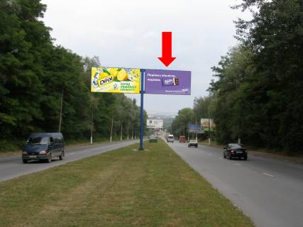 Білборд, Бігборд (Борд)   у Чернівцях, 3x6  Ізмайлівська вул., біля ринку "Калиновський", роздільник, з центру до ринку, права Фото 1