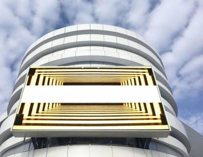 Video Billboard A in Kyiv Banderi av., 23, TC Gorodok, 2 EKRANI (fasad + bicnij). Prajs za 1 mis, rolik 10sek, 1 vih / 5 hvilin, c 07:00 do 22:00. Rozrahunki dla insih parametriv rozmisenna utocnujte u menedzera - 291106 Photo 1