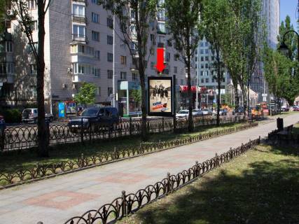 Сiтiлайт  у Києві, 1.8x1.2  Українки бул., 2 / вул. Госпітальна, в сторону вул. Хрещатик Фото 1