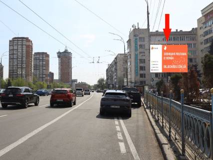 Видеоборд A в Киеве, 2.3x3.14  Українки бул., 26 / ул.Алмазова (колиш. вул. Кутузова), на світлофорі, біля "KFC", ст. м. "Печерська", з центру - 170402 фото 1