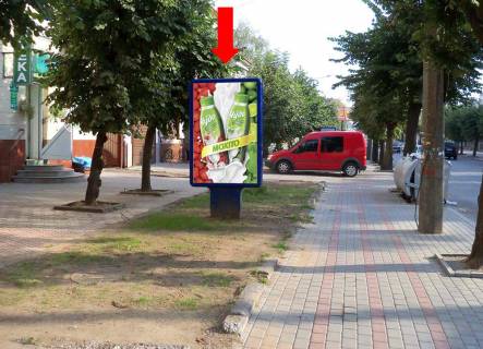 Сiтiлайт B у Чернівцях, 1.8x1.2  Героїв Майдану вул. (Колиш. Червоноармійська вул.), 23, біля аптеки "Садко" Фото 1