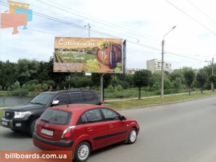 Билборд B в Черновцах, 3x6  Сергія Скальда (Комарова) вул., біля парку, до Головної вул. фото 1