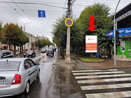Ситилайт A в Черновцах, 1.8x1.2  Героїв Майдану вул. (кол. Червоноармійська вул.) / Загула вул., біля Центрального ринку фото 1