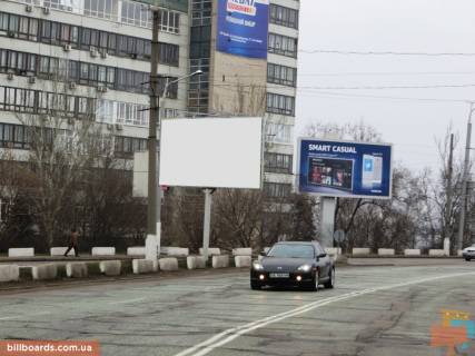 Призма B в Днепр (Днепропетровск) Січеславська Набережна вул. (колиш. Набережна Леніна вул.), 29А - Центральний міст - 154145 фото 1