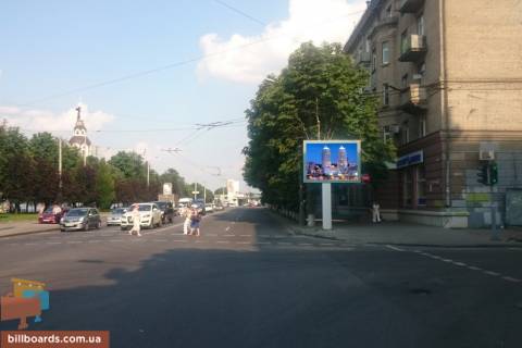 Скролер, Скрол A у Дніпро (Дніпропетровськ) Січеславська Набережна вул. (Колиш. Набережна Леніна вул.) / Мономаха вул. (Колиш. Московська вул.), 15-29 - 153856 Фото 1