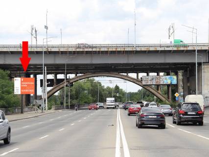 Беклайт B у Києві, 2.3x3.14  Дніпровська набережна / вул. Причальна, біля залізничного мосту, на світлофорі, в сторону моста Патона Фото 1