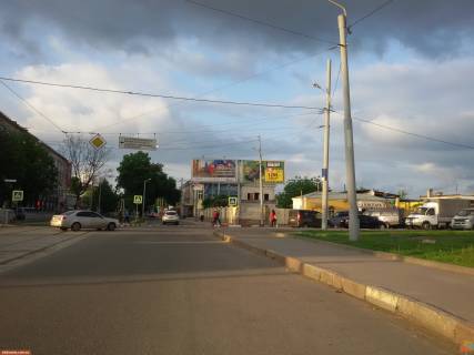 Призма A в Харькове Захисників України майдан (Повстання майдан), 2, правая - 155441 фото 1