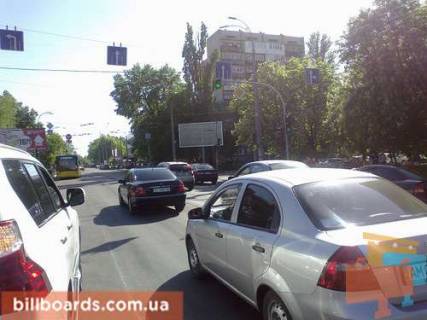 Призма  в Киеве просп. Повітряних Сил (Повітрофлотський), 62 / Смилянская ул. - 94185 фото 1