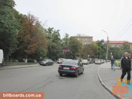 Скроллер B в Киеве Коновальця вул. (колиш. Щорса), 27, навпроти супермаркету "Сільпо", на світлофорі, в сторону бул. Українки - 161895 фото 1