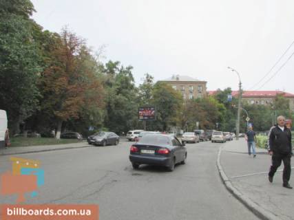 Скроллер B в Киеве Коновальця вул. (колиш. Щорса), 27, навпроти супермаркету "Сільпо", на світлофорі, в сторону бул. Українки - 161897 фото 1