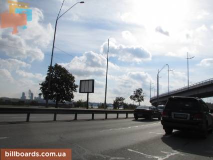 Бэклайт B в Киеве Набережне шосе, 500 м до Наводницького парку, від моста Метро фото 1