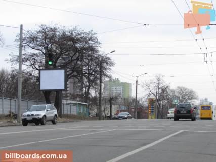 Бэклайт B в Киеве Іллєнко вул. (колиш. Мельникова), 52 - Оранжерейна вул., на світлофорі, в центр фото 1