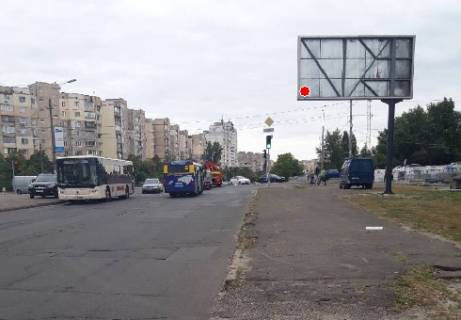 Призма  в Киеве Бальзака ул. - Лифаря ул. (бывш. Сабурова ул.), напротив станции "Александра Сабурова", в сторону Драйзера ул. - 188616 фото 1